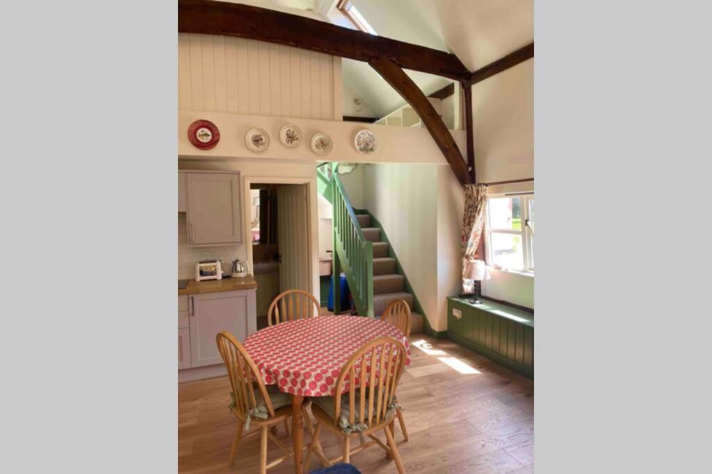 Apartment Gorgeous Comfortable Barn With Huge Private Orchard In Quiet Suffolk Location *