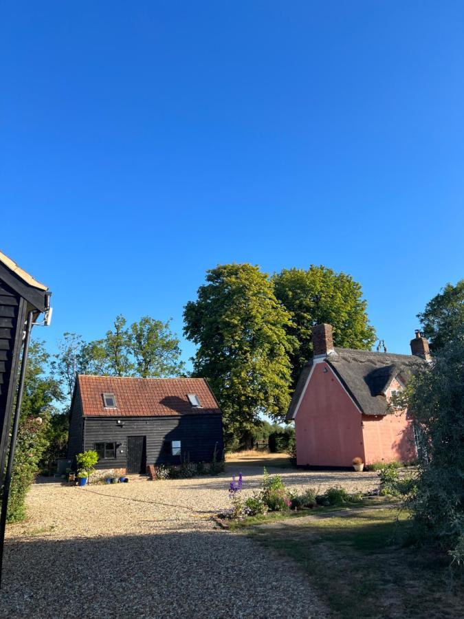 Gorgeous Comfortable Barn With Huge Private Orchard In Quiet Suffolk Location *